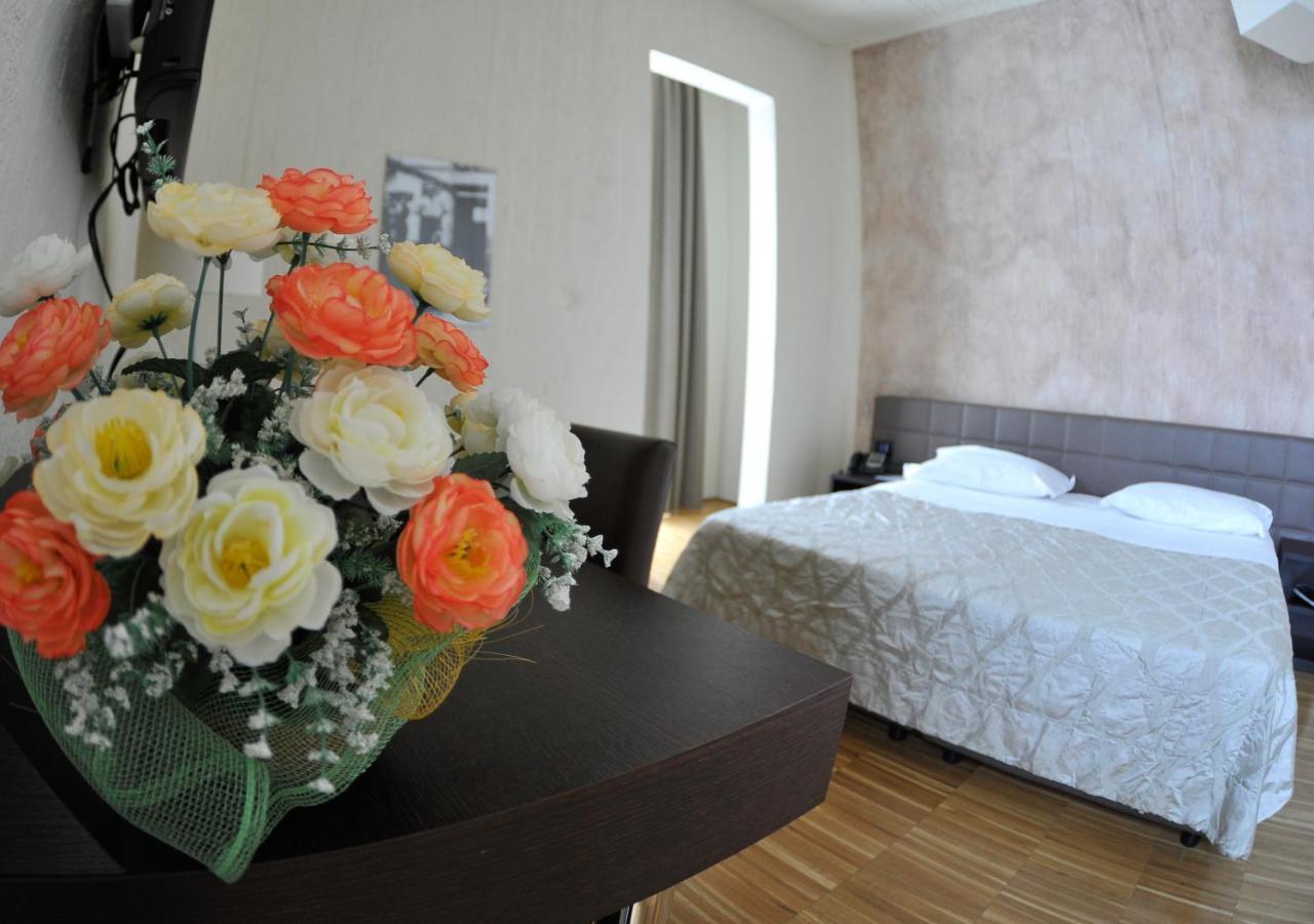 Ekk Hotel Citta Sant'Angelo Eksteriør bilde